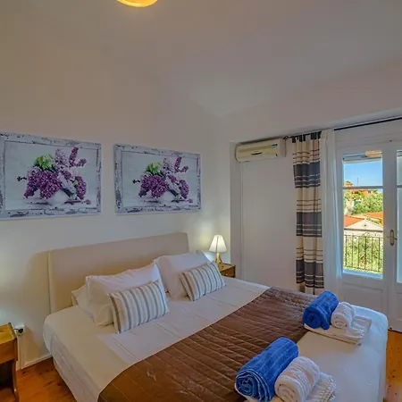 Zeus With Private Pool And Sea View דירה