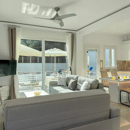 Zeus With Private Pool And Sea View דירה