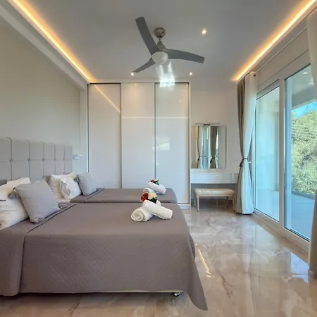 Zeus With Private Pool And Sea View דירה