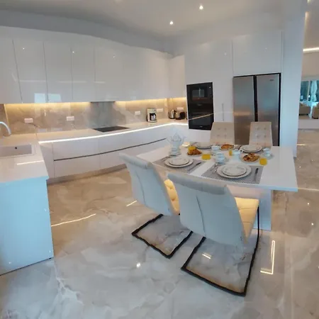 Zeus With Private Pool And Sea View ניסקי