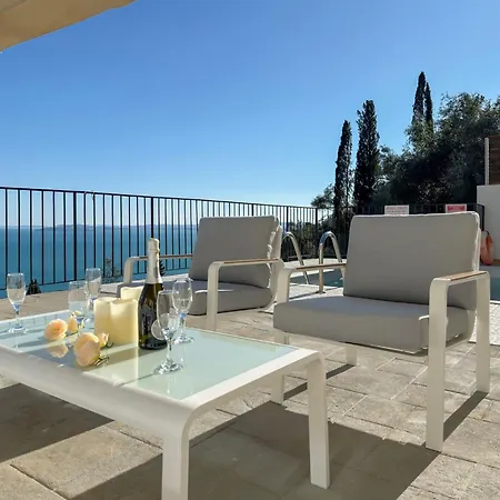 Zeus With Private Pool And Sea View דירה