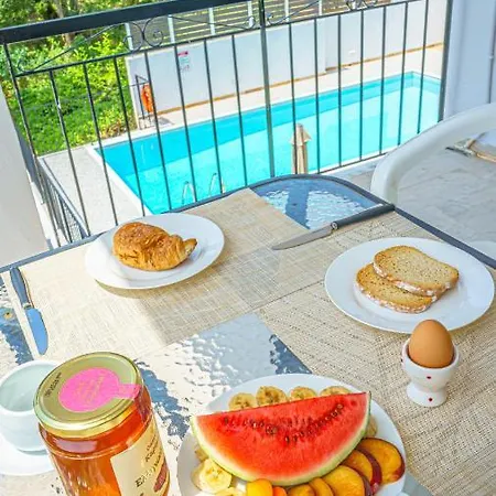 Zeus With Private Pool And Sea View Daire