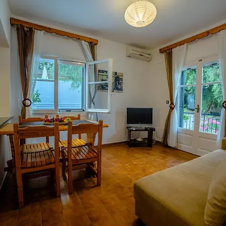 Zeus With Private Pool And Sea View Daire