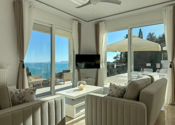 Zeus With Private Pool And Sea View Apartament
