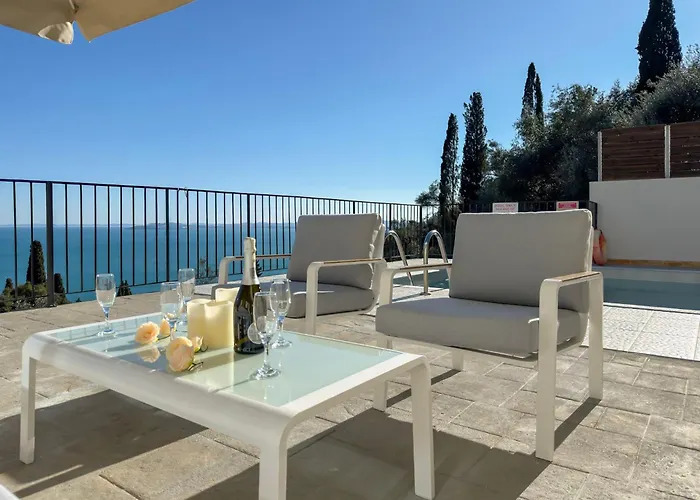 Zeus With Private Pool And Sea View Apartament